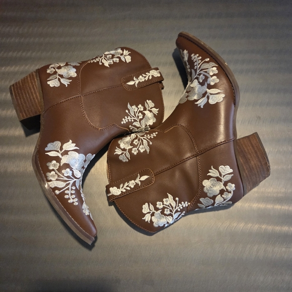 Dingo Take A Bow Embroidered Western Ankle Boots Whiskey Brown Leather Size 10M - Picture 3 of 11